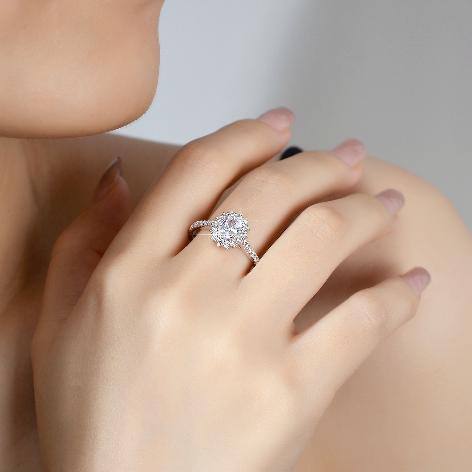 Alien Moissanite Ring for Wome - đánh giá và giá Moissanite Engagement Ring 1 Carat