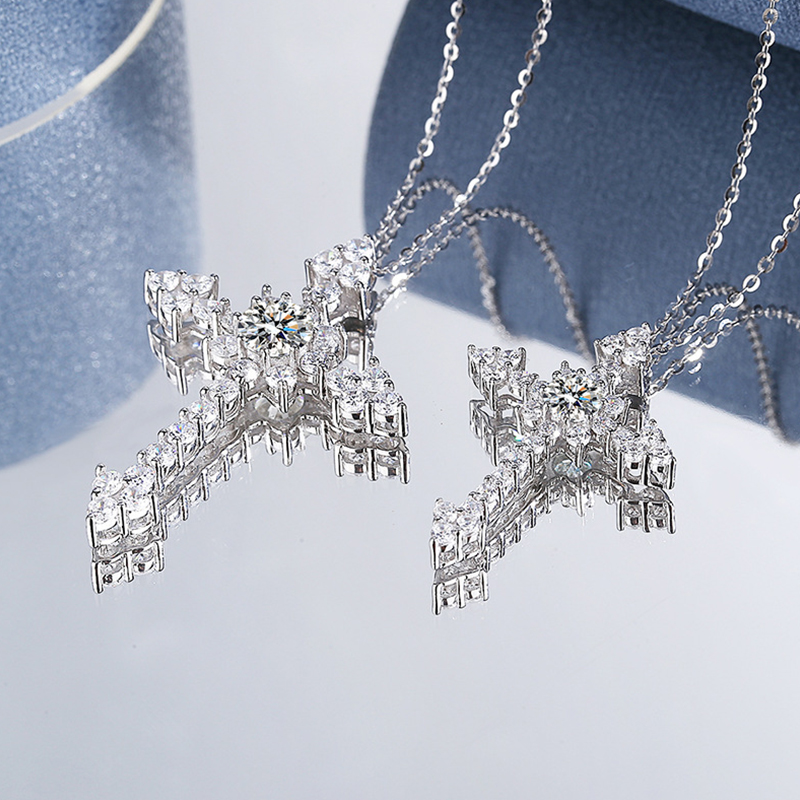 IOGOU 0.5/1CT D VVS1 Moissanit - đánh giá và giá Cross Pendant Necklace Gold